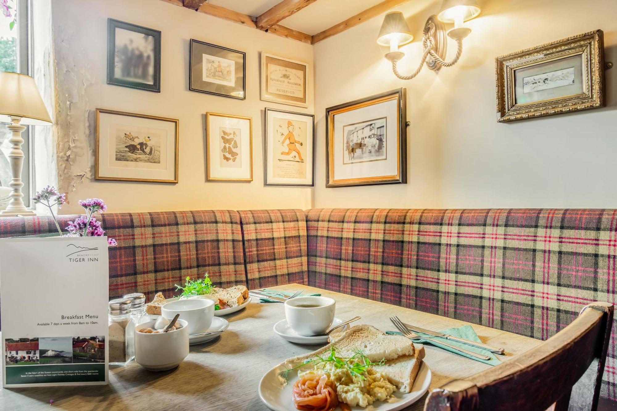 Tiger Inn - Elizabeth Eastdean Bagian luar foto