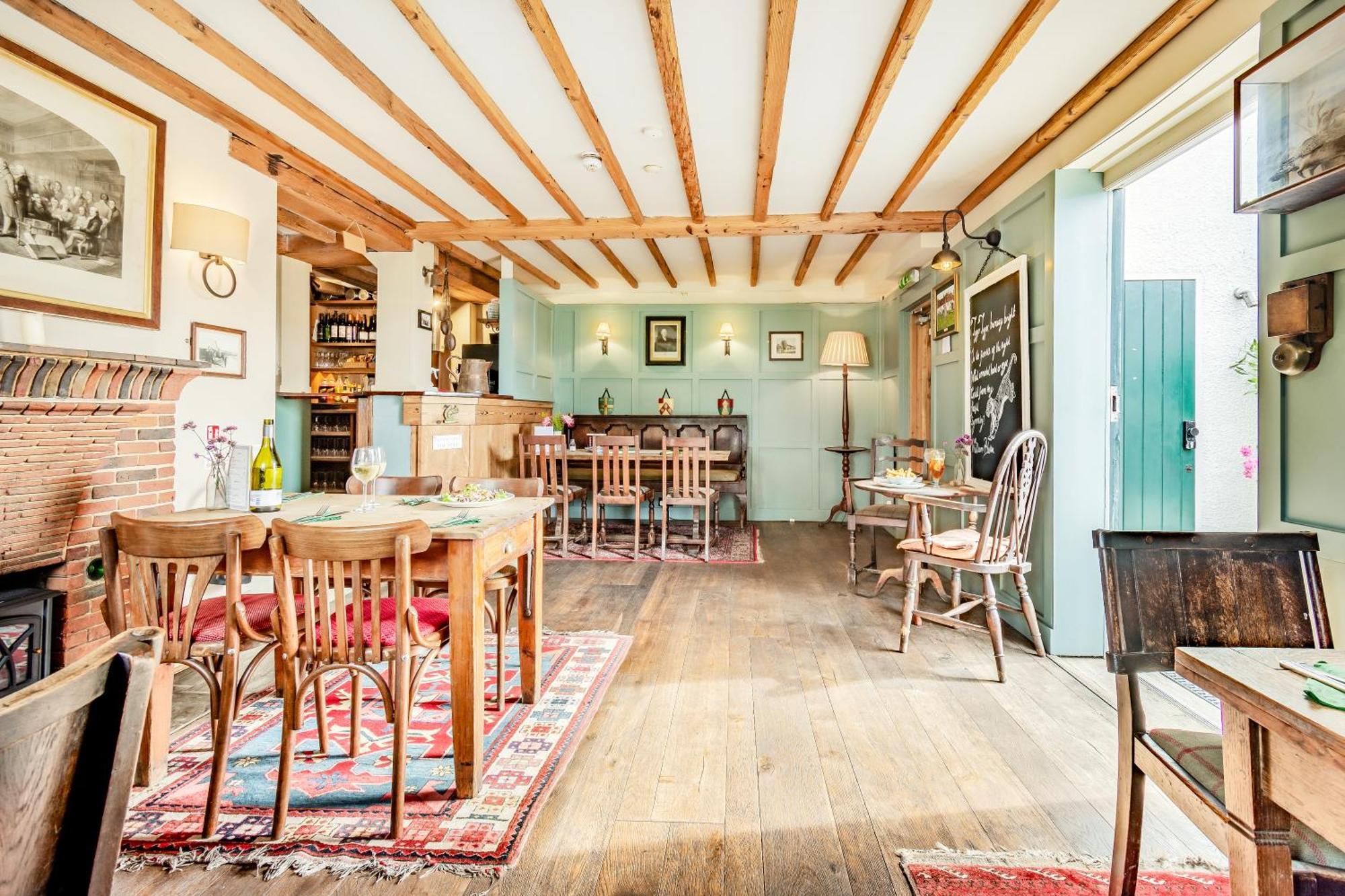 Tiger Inn - Elizabeth Eastdean Bagian luar foto