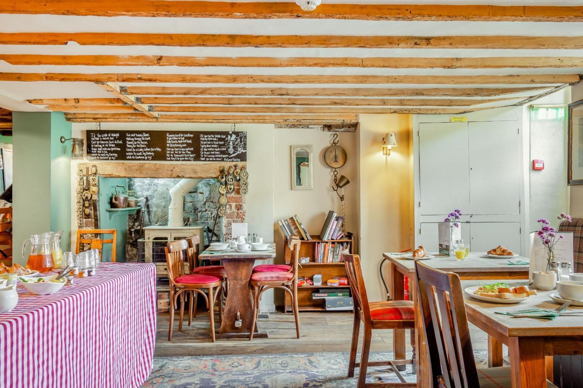 Tiger Inn - Elizabeth Eastdean Bagian luar foto
